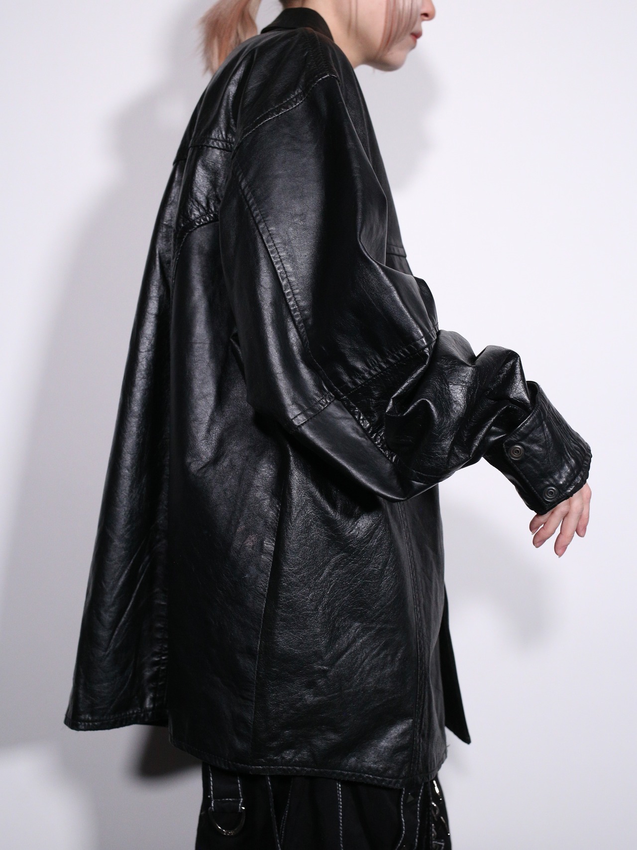 "本革" over silhouette shirt jacket - 5