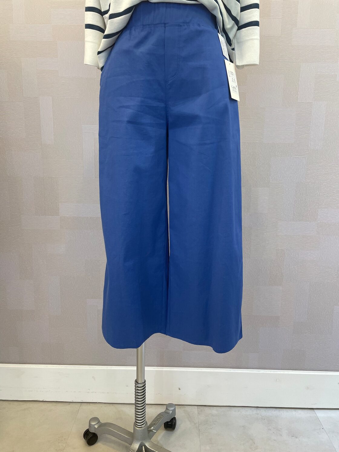 新品 ブルーベル ガウチョパンツ ストレッチ素材 ホワイト 