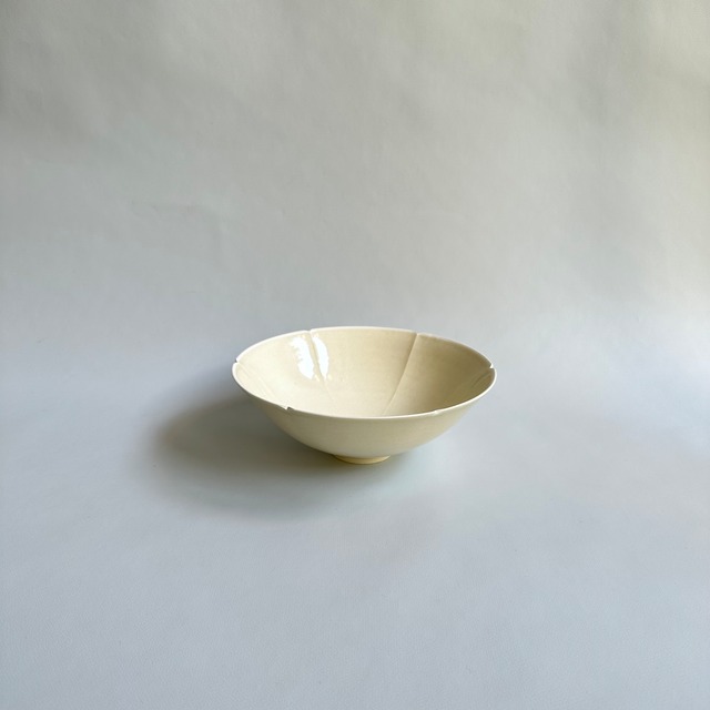 66 原田譲  白瓷輪花碗 18cm