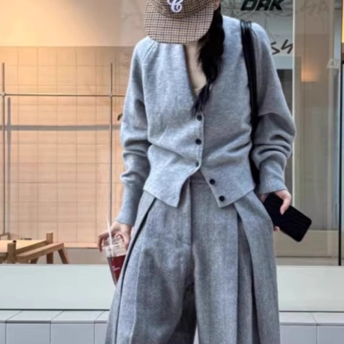 Vネックニットカーディガン ・20440