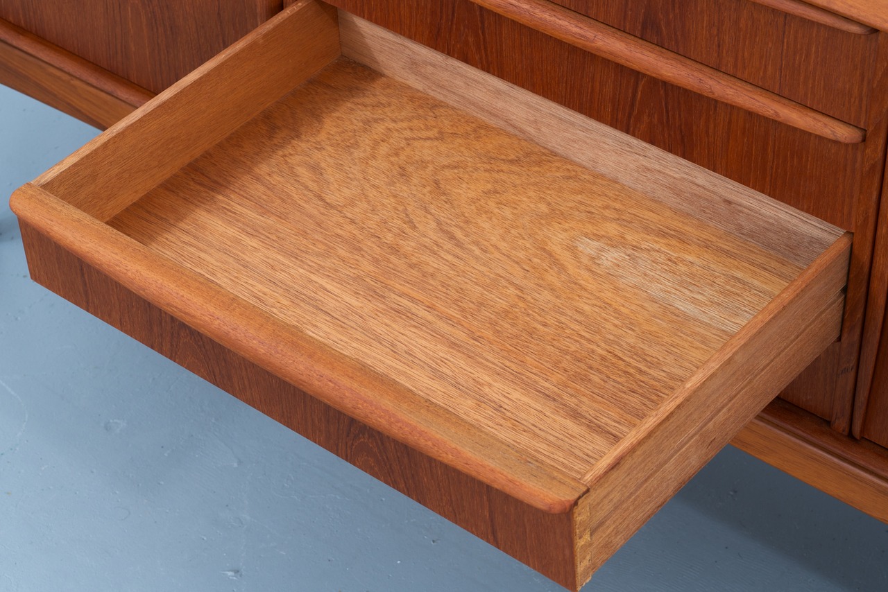 Svend Age Madsen | Sidebnoard