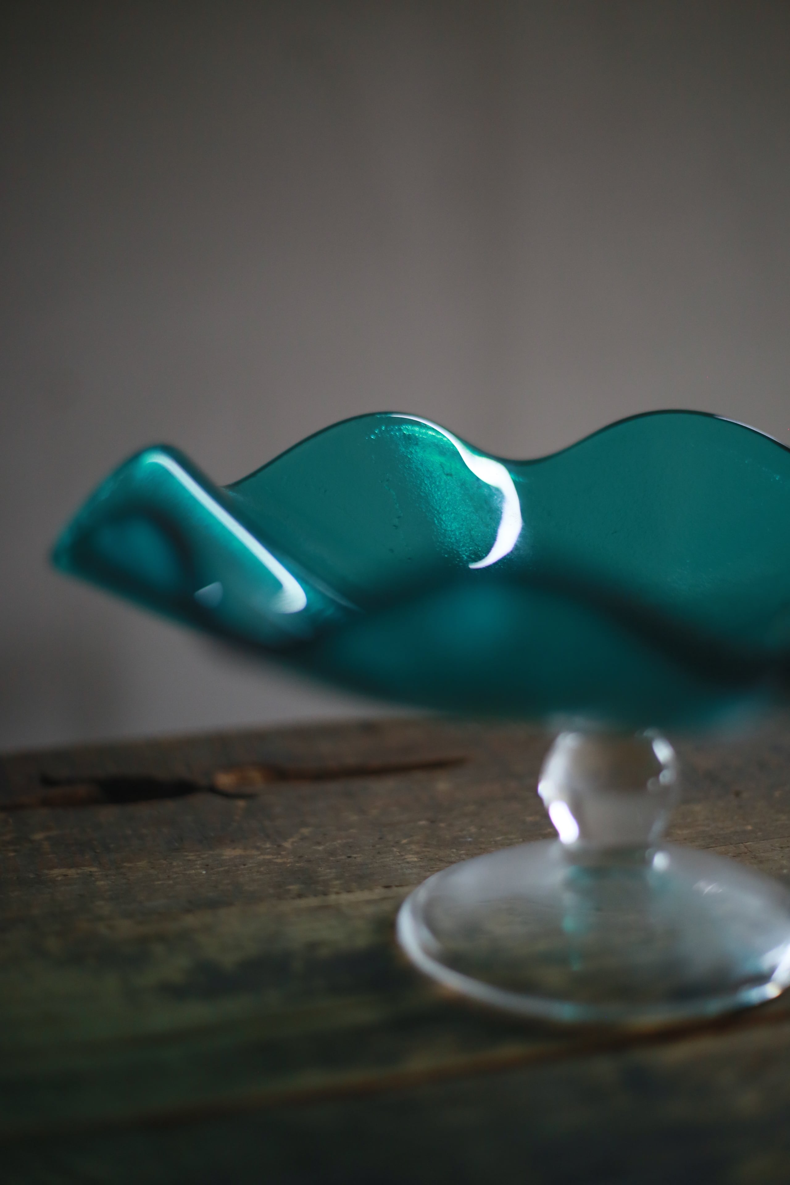 古い国産のガラスコンポート