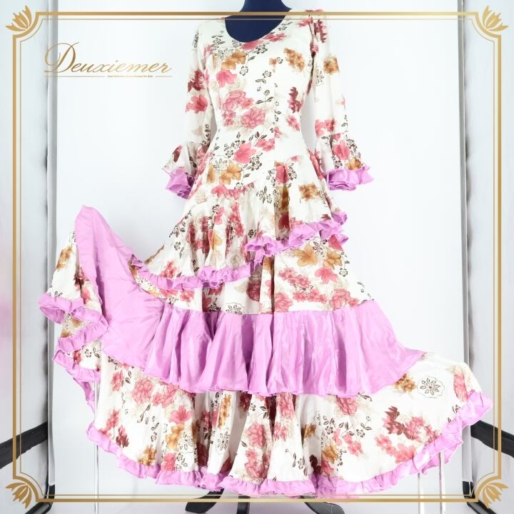 フラメンコ衣装】ホワイト×豪華ボランテ 上下セット ツーピース