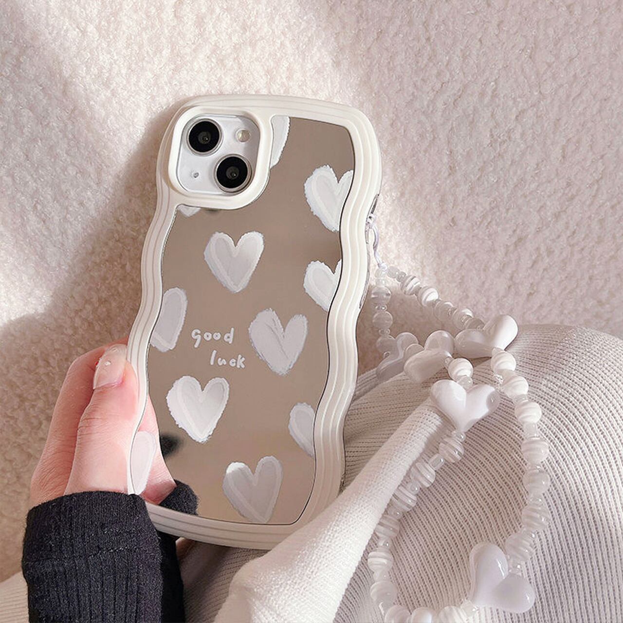 Whiteハートミラーストラップ付 iPhoneケースM220505-23 | ChubbyM Whiteハートミラーストラップ付 iPhoneケースM220505-23 | ChubbyM