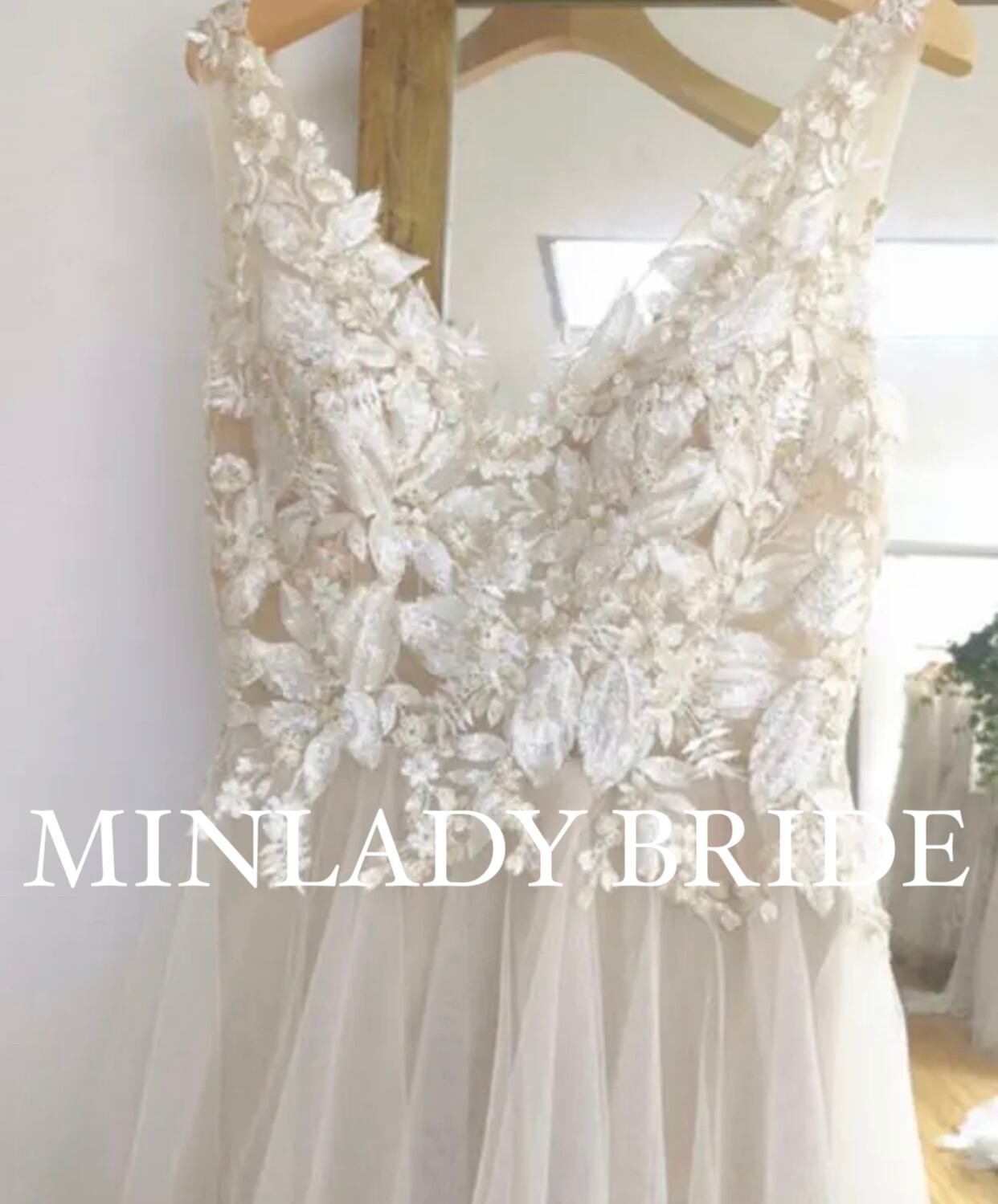 花柄刺繍 スレンダーライン ウェディングドレス | MINLADY BRIDE