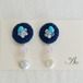 手刺繍と天然石、ネイビー デイジーのピアス（イヤリング）ターコイズ、アメジスト、淡水パール