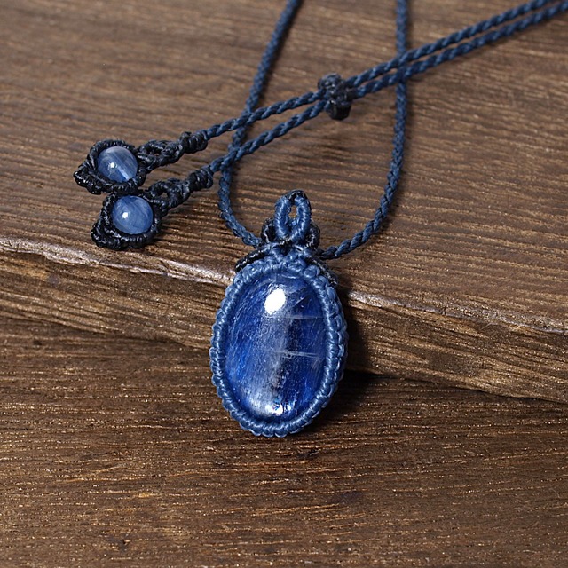 【一点物】カイヤナイトのオーバルルースを包んだマクラメネックレスNo.6