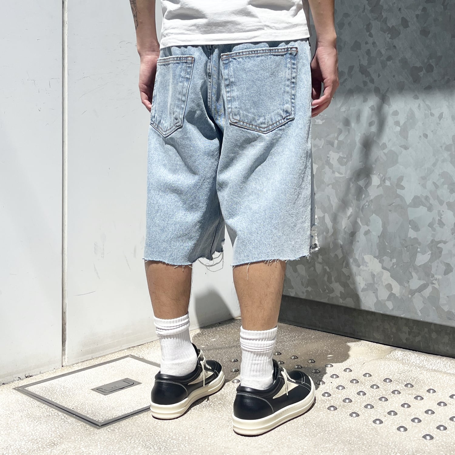 ASKYURSELF / CROSS PIN BAGGY JEANS SHORTS | HOLICK