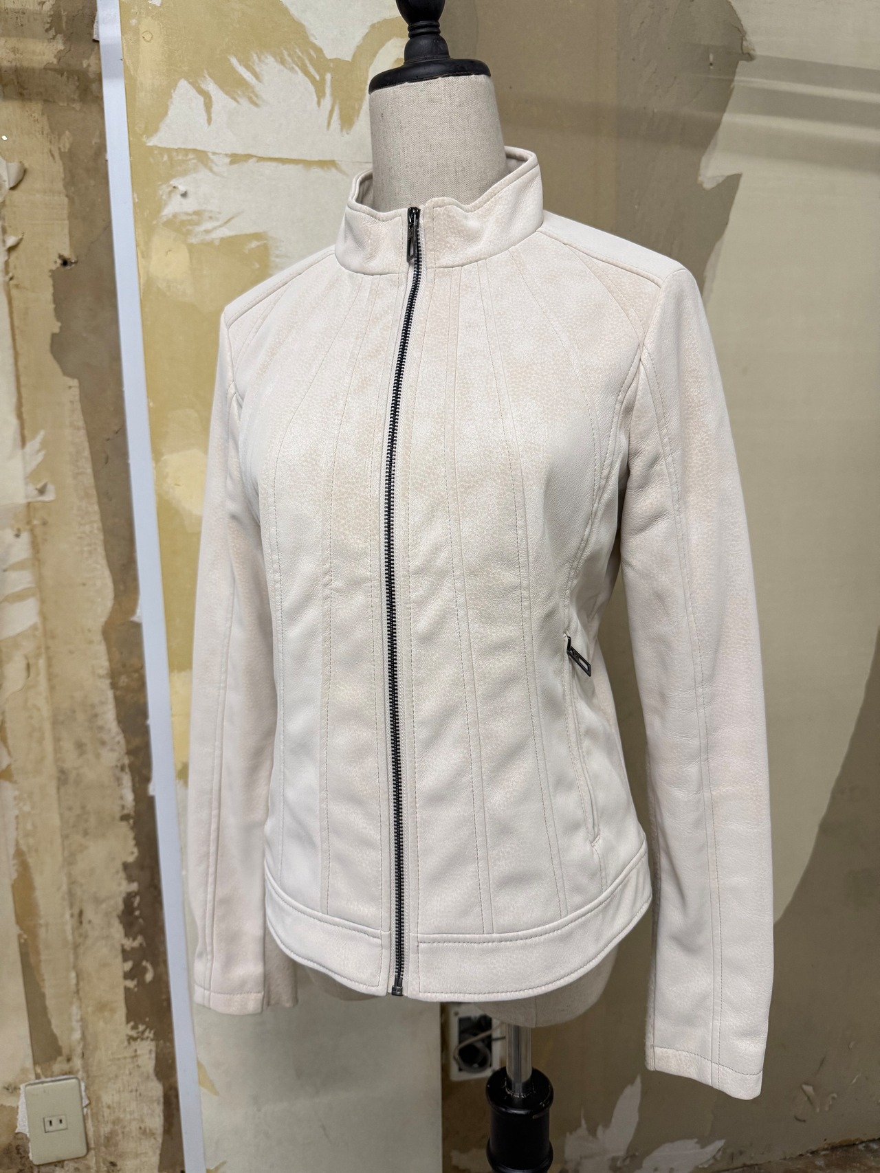 white stand collar jacket