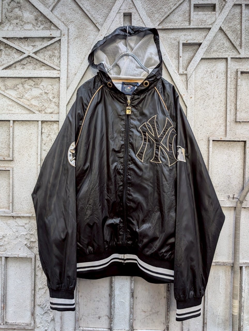 "N.Y YANKEES" nylon zip-up hooded jacket