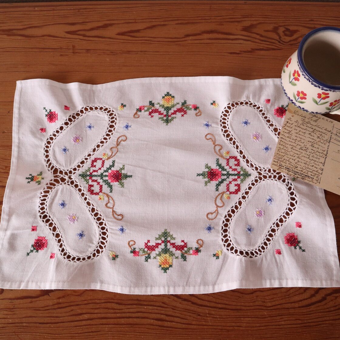素敵なお花の手刺繍 テーブルマット /ヴィンテージ・ドイツ | PAY ID