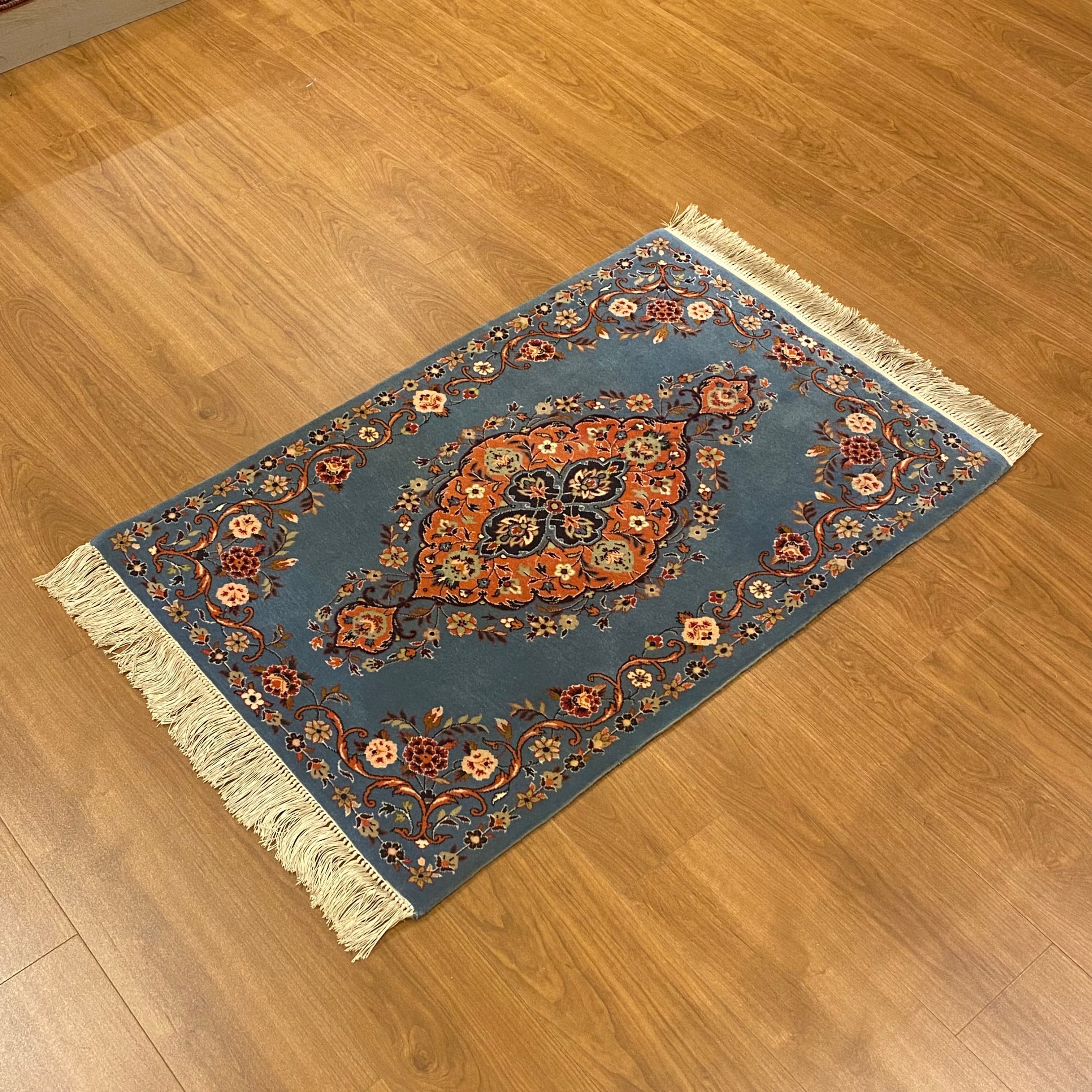 ペルシャ絨毯イスファハン産手織本物保証書非常に綺麗なブルー色 176×110cm ペルシャ絨毯イスファハン産手織本物保証書非常に綺麗なブルー色