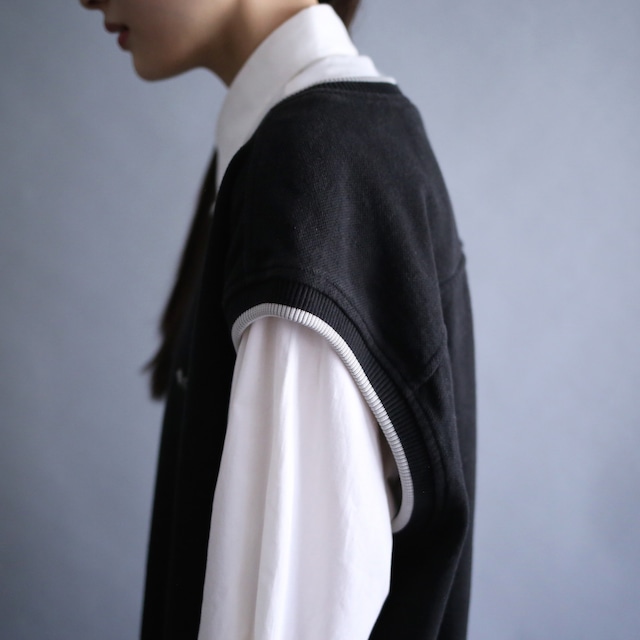 "Columbia" rib line design loose sweat vest