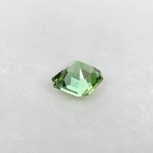 トルマリンの角砂糖  約3.6mm*3.7mm H2.4mm r-0406
