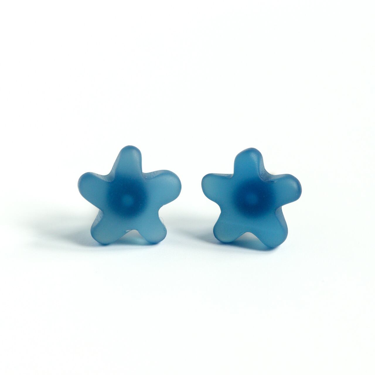 花咲くブルーアゲートのスタッドピアス｜14kgf｜金属アレルギー