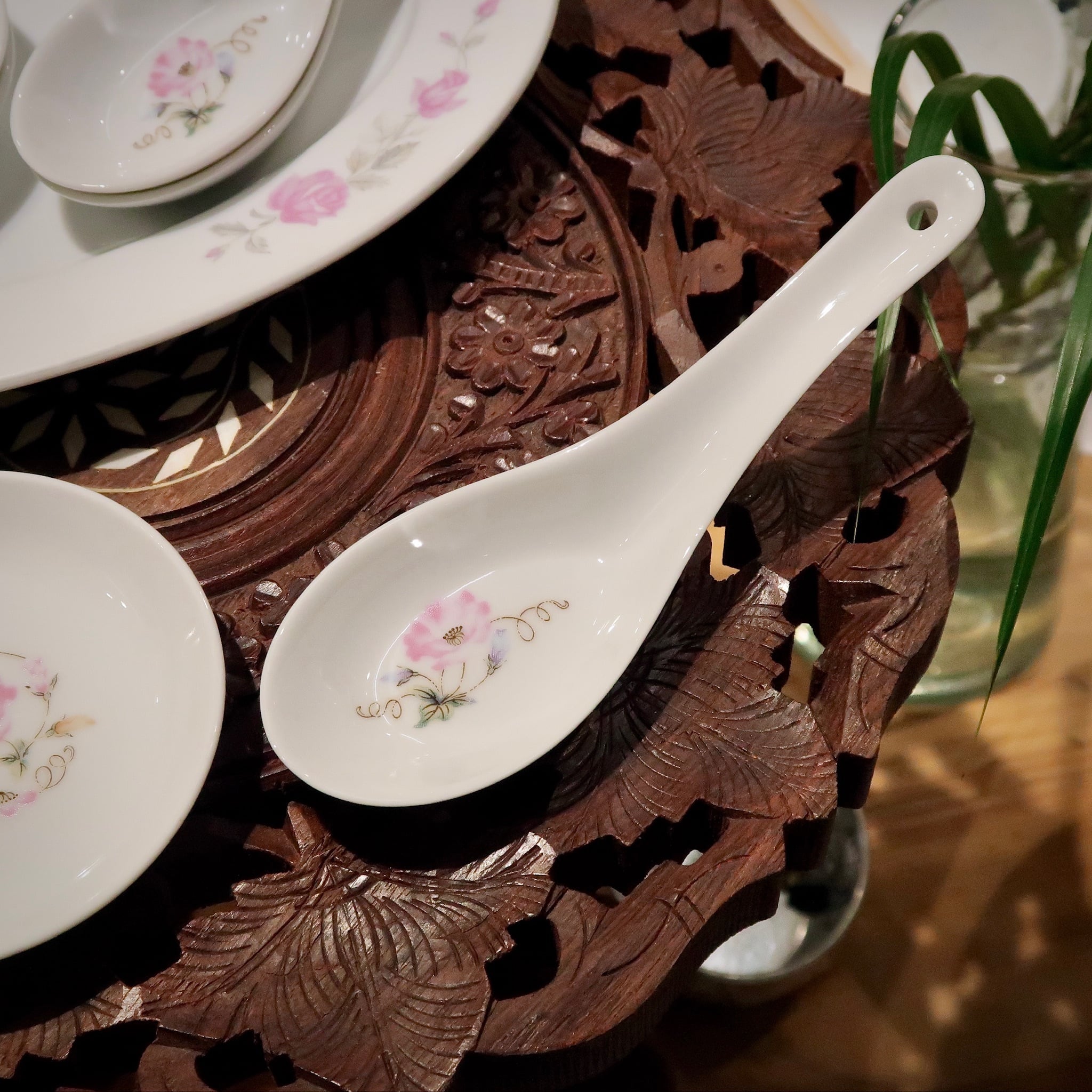 台湾食器】淡いピンクのお花 レンゲと豆皿 | SUISUI