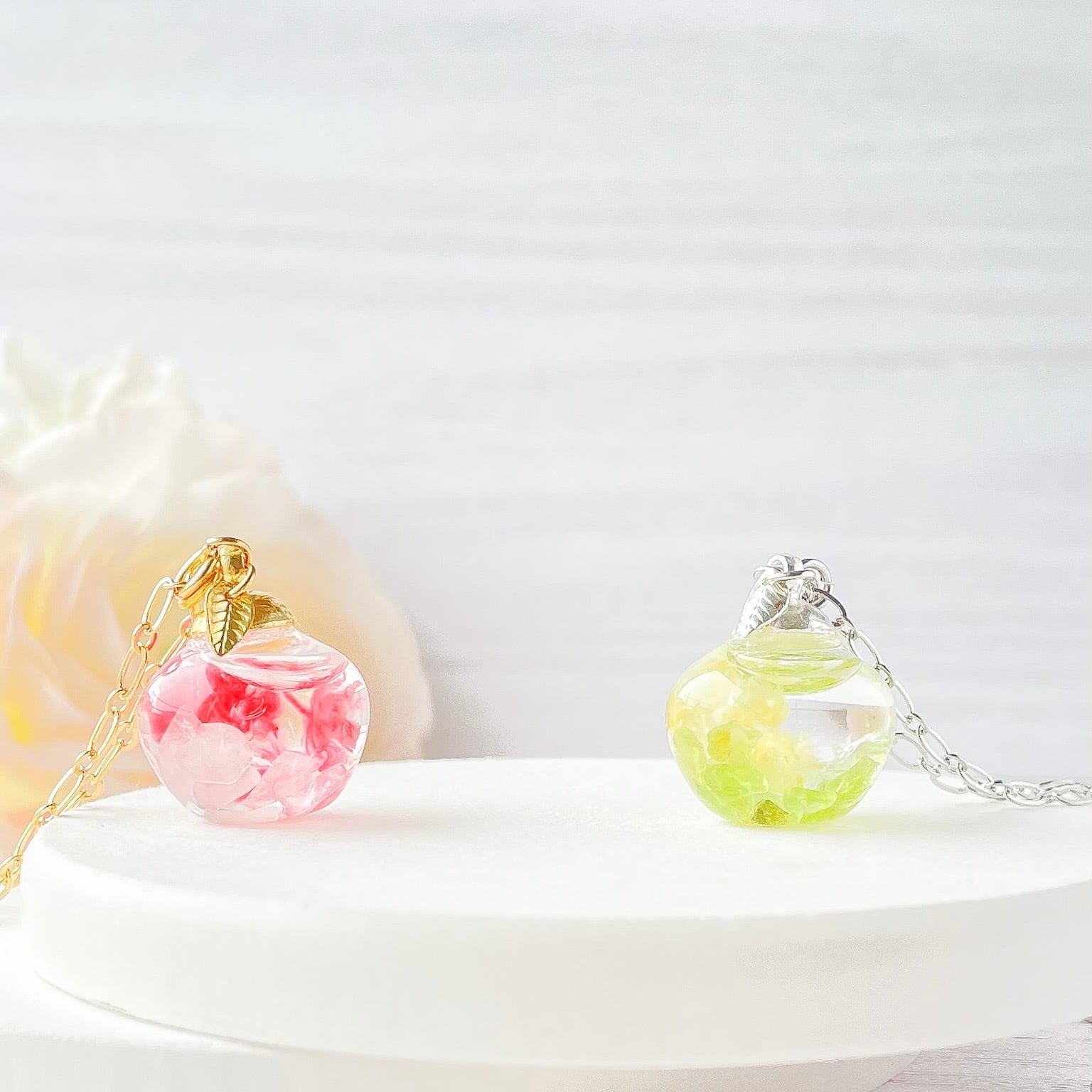 りんごのネックレス ガラスドーム ローズクオーツ/ペリドット 金属