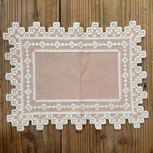 赤茶色の刺繍布