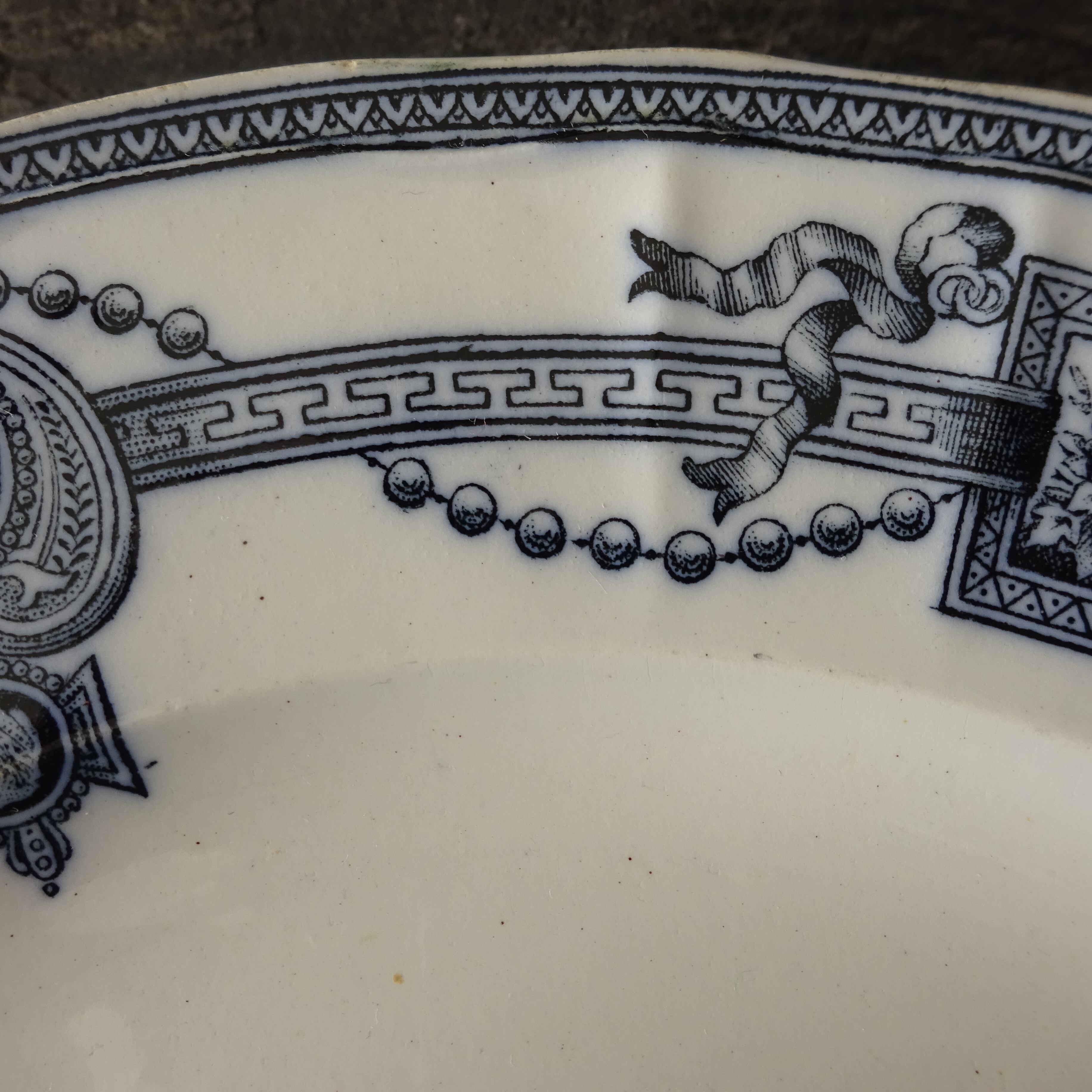 【 Épuisé 】ST AMAND ET HAMAGE NORD  modèle《MÉDAILLON》Assiette plate (C)