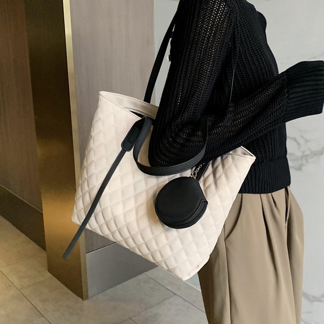 刺繍ショルダーバッグレッド トートバッグ 手作りハンドバック98366861762