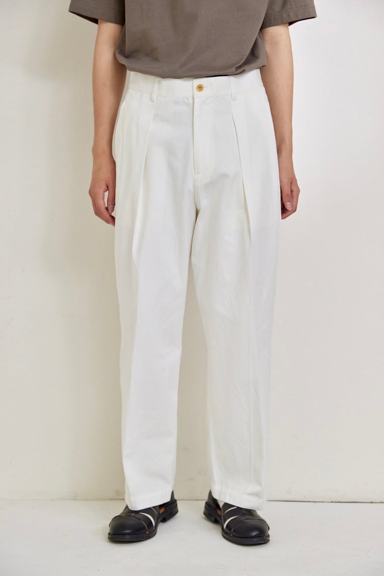 CTTN CHINO TUCK PANTS / コットンチノタックパンツ (WHITE) | KICS