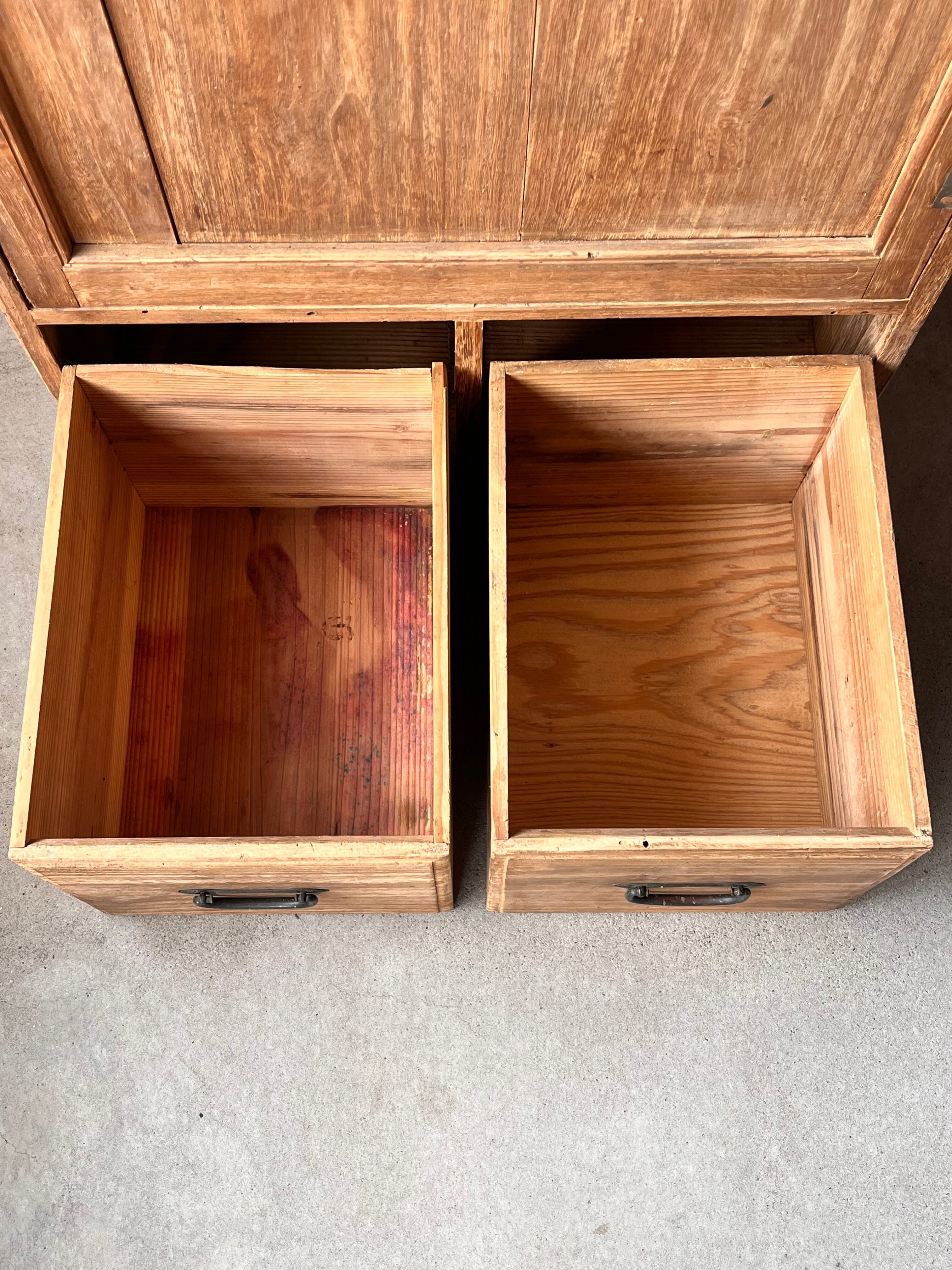 引き出し棚②　（古家具/ビンテージ家具）６月２０日までの出品となります 引き出し付き収納棚 | Legacy Market［レガシーマーケット