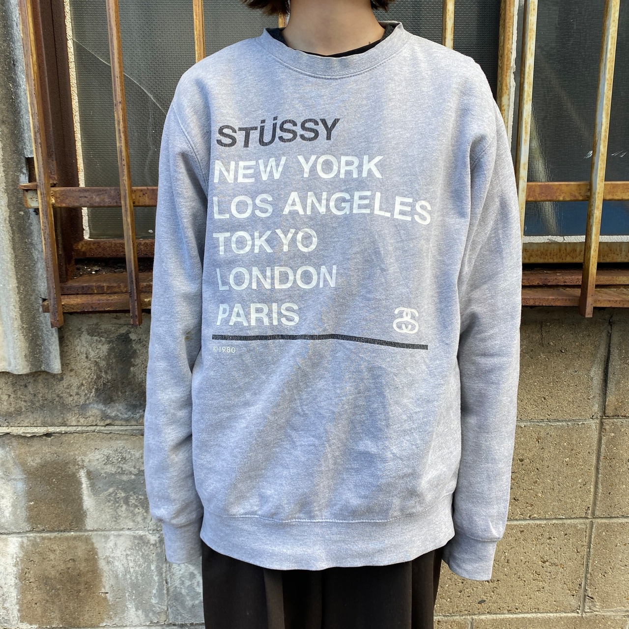Stussy ステューシー WORLD TOUR スウェット メンズM シャネルロゴ 