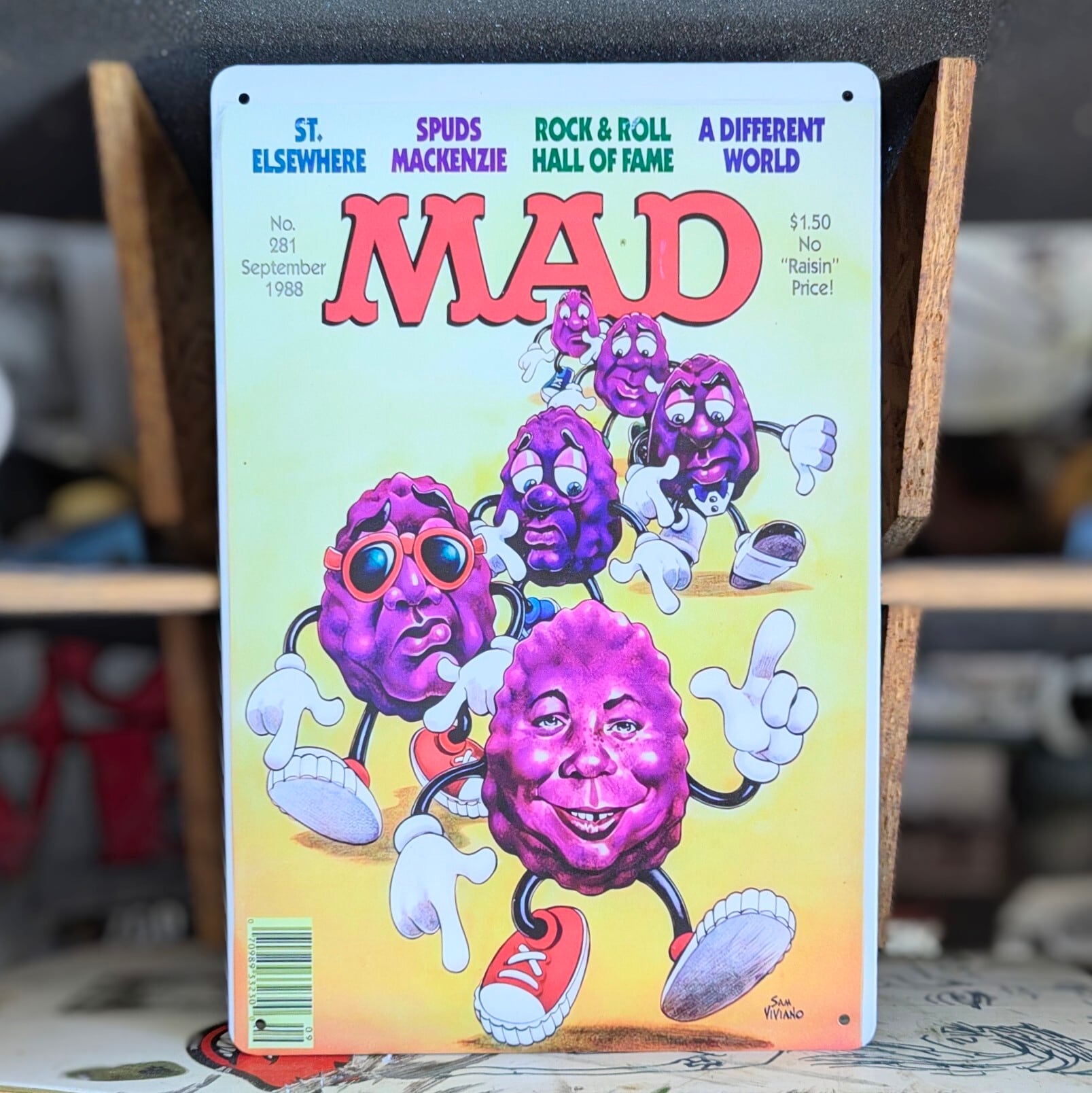 送料無料!ちょうどいいブリキ看板 【 MAD / マッド マガジン】『 カリフォルニアレーズン 』 アルフレッド・E・ニューマン / METAL SIGN / メタルサイン / ブリキ看板 / サインボード / ビンテージ加工〚アメリカン雑貨 アメトイ〛