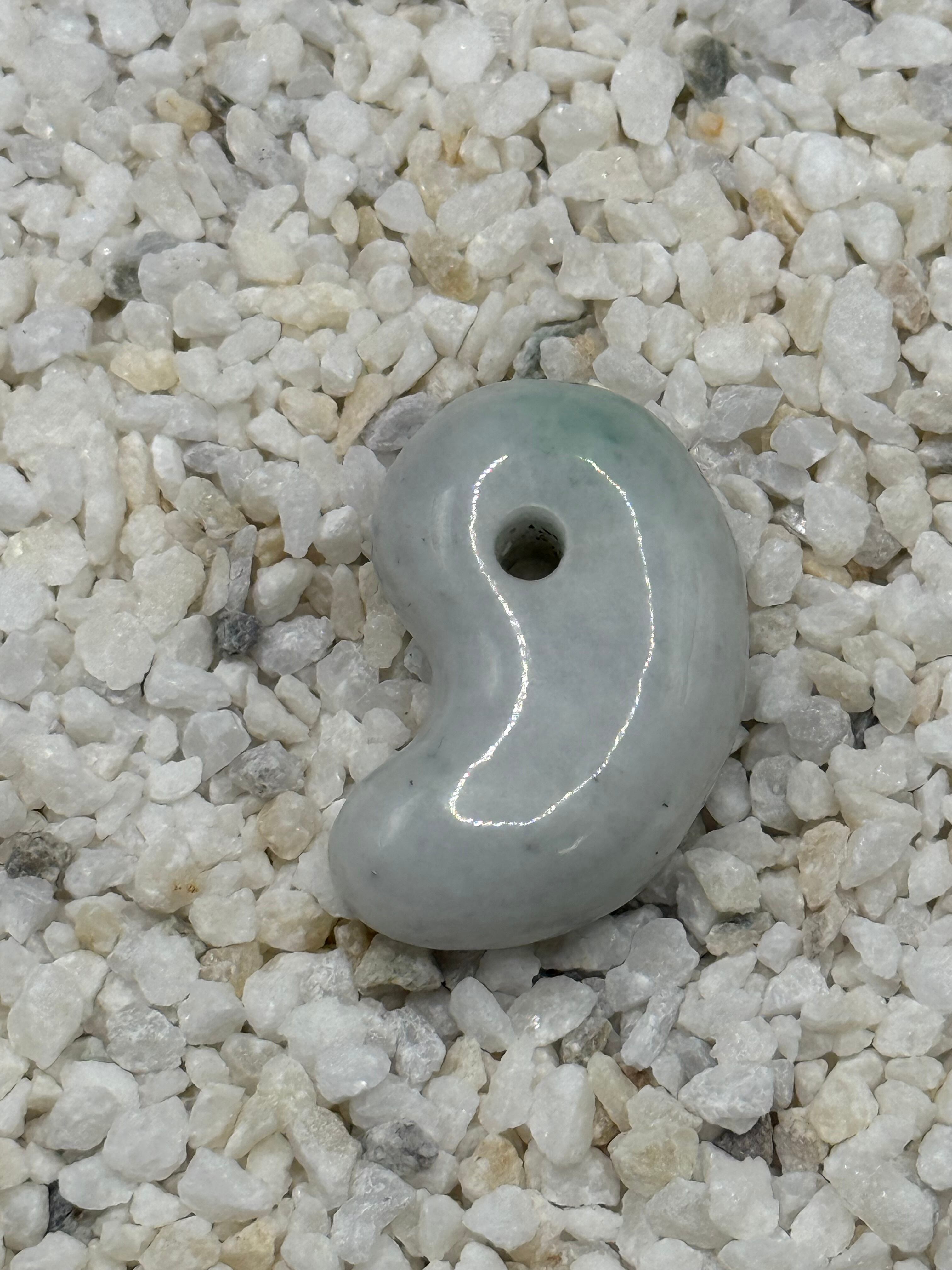 糸魚川翡翠 勾玉 053