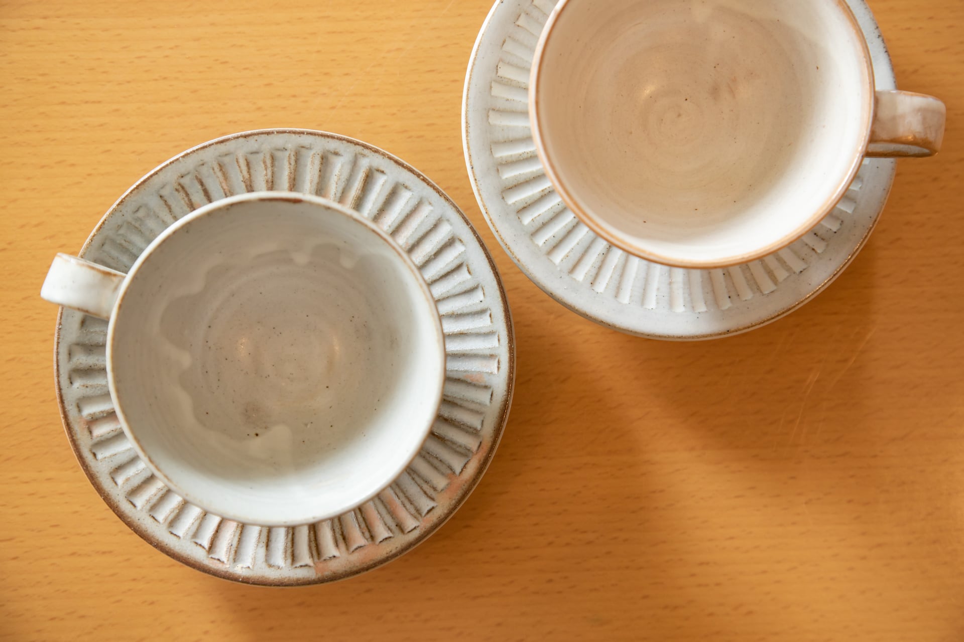 粉引 白化粧 線模様カップ&ソーサー | 金京徳 (陶芸家) | 水と匠 公式