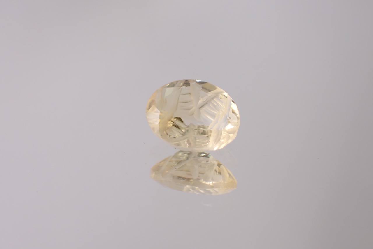 シトリン(裏彫り彫刻カット)　1.96ct　[C7‐684]