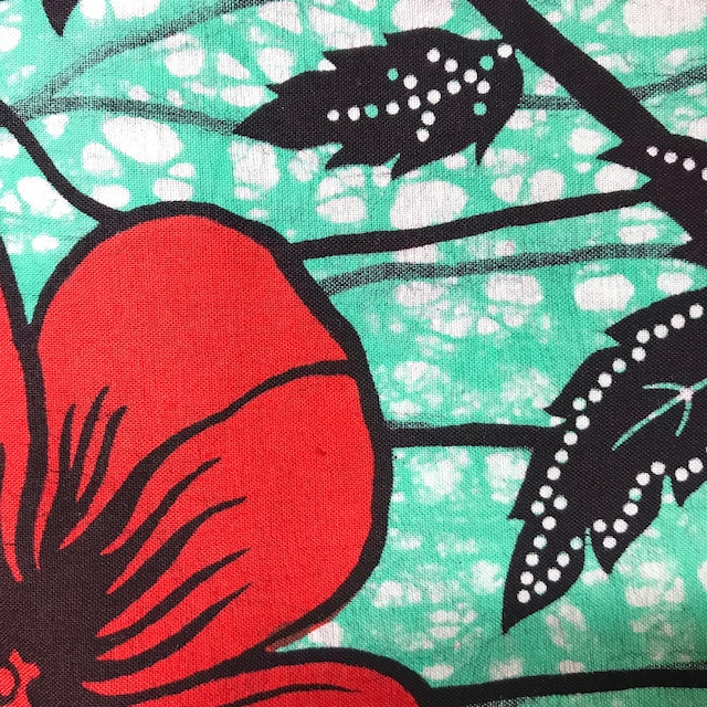 ウエストリボンワンピース アフリカンファブリック「南国の花」グリーン＆レッド（日本縫製） アフリカン エスニック ガーナ服  パーニュ バティック