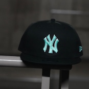 【gifthat別注】NEW ERA 950/9FIFTY ニューヨーク・ヤンキース BLACK SEAGLASS