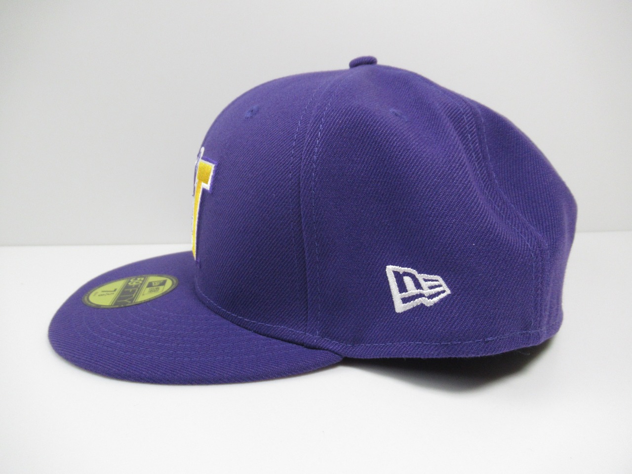 NEW ERA 59fifty　Washington Huskies　ワシントン・ハスキーズ　Purple