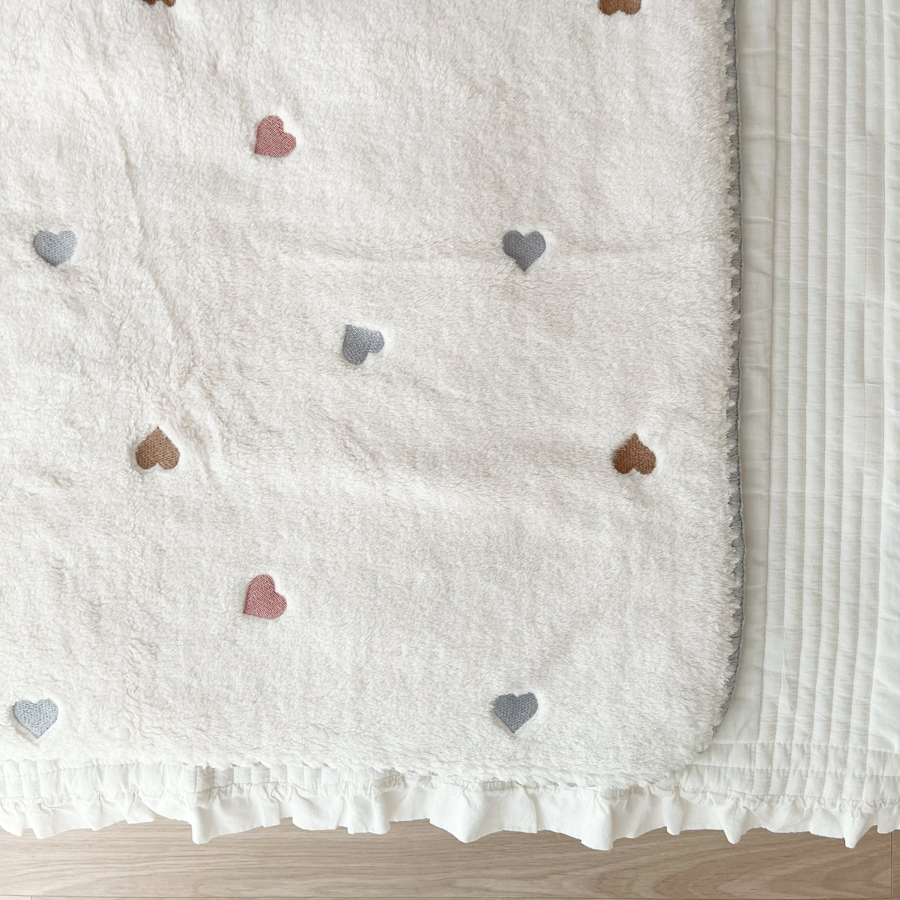 ハート刺繍もこもこブランケット | イブル&Baby Fabric