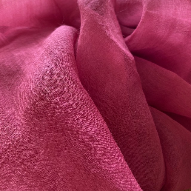 ピンクレッド 繊細な麻（ラミー）を使った柔らかな風合いのストール