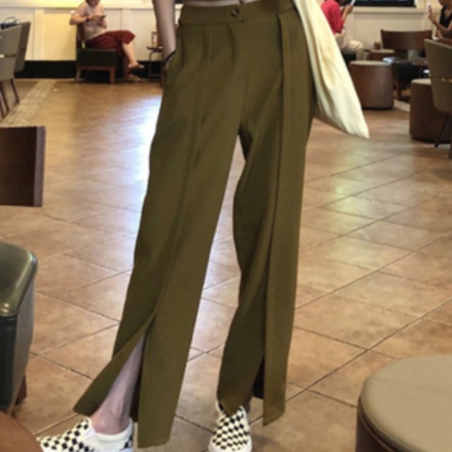 ボトムス パンツ デート ワイドパンツ ワイド スリット ハイウエスト かわいい 大人可愛い きれいめ シンプル カジュアル 大人 上品 おしゃれ お洒落 主役級 存在感 無地 春 夏 秋 冬 オールシーズン シーズンレス 10代 20代 レディース 女性用 OL 学生 デート お出かけ 公園デビュー 女子会 お泊まり 休日 旅行 着回し 普段使い ファッション コーデ 楽ちん トレンド 流行 インスタ映え フリーサイズ ゆったり ゆる 黒 ブラック カーキ