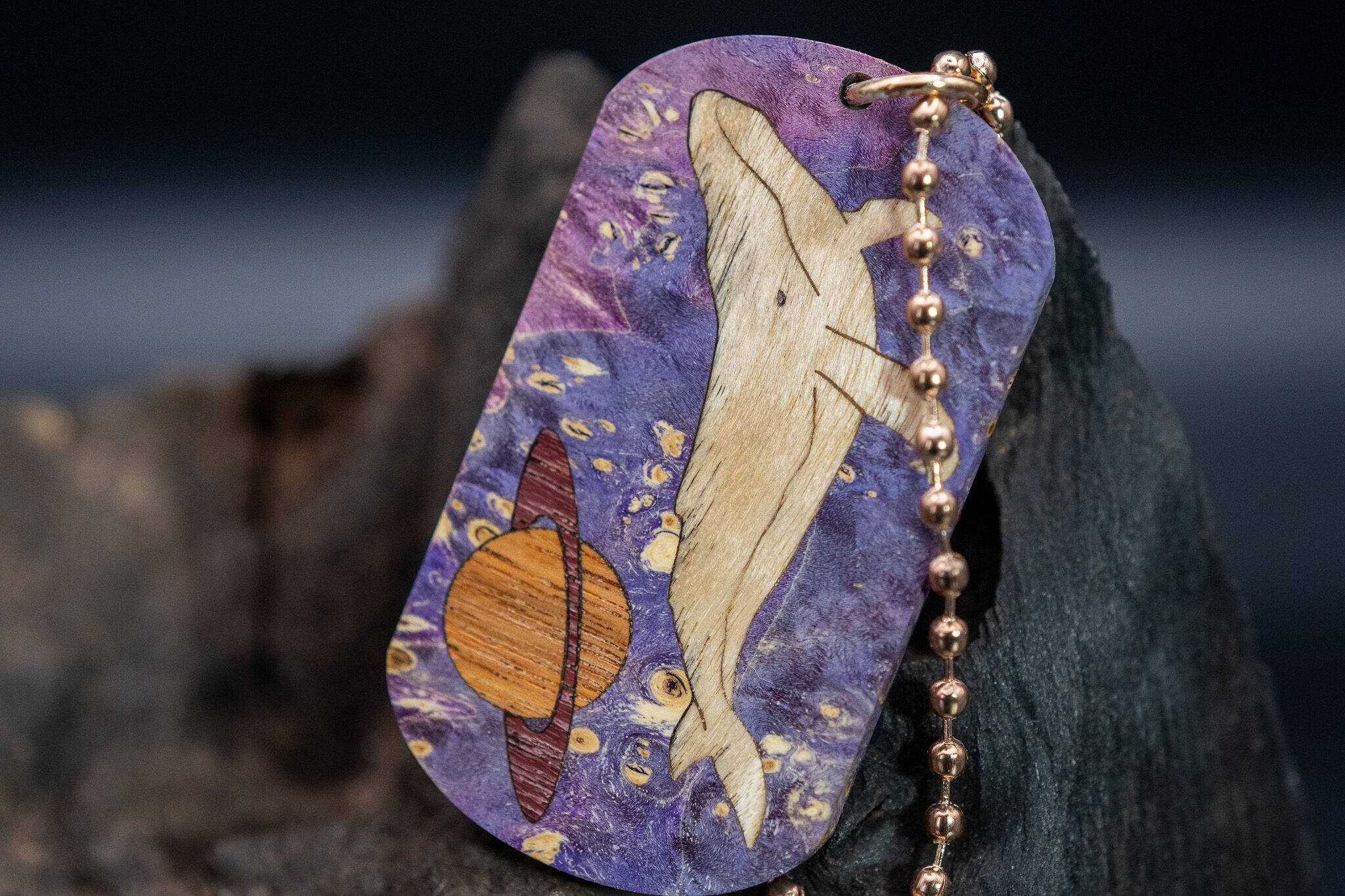 スタビライズウッド メープルバール ドッグタグ 象嵌 勇魚と惑星