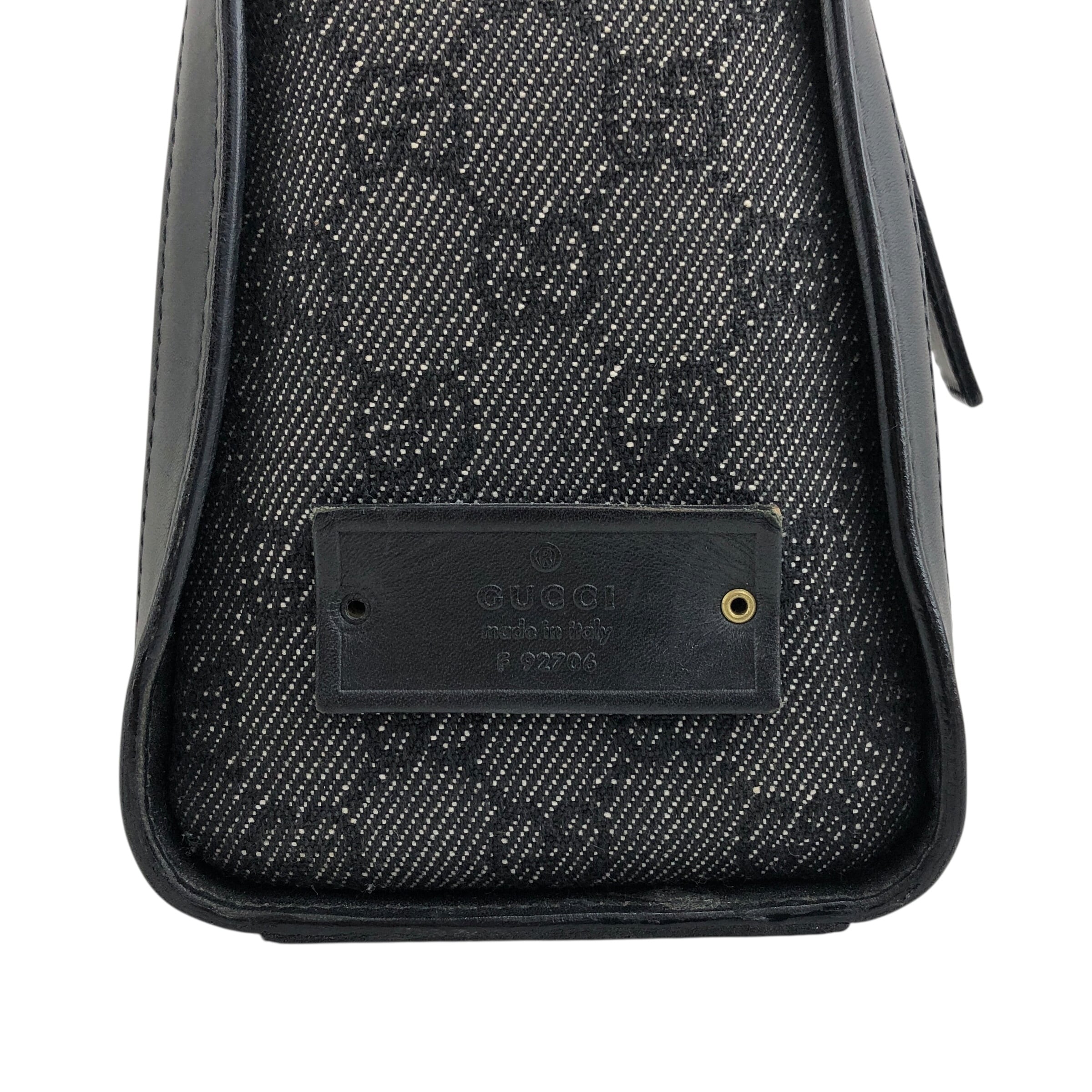 GUCCI グッチ ショルダーバッグ ブラック ロゴチャーム キャンバス