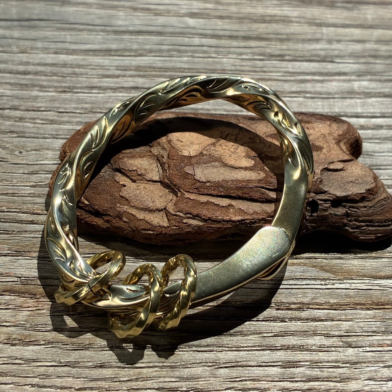 Arabesque Twist Keyring- Brass | 彫金工房アルソミトラ