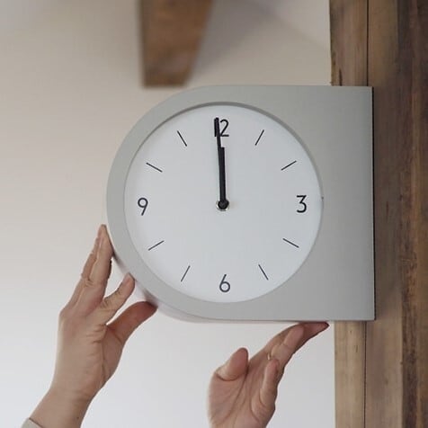 両面時計 立方体時計 グレー 30cm 両面角デジタル時計 壁掛け センサー
