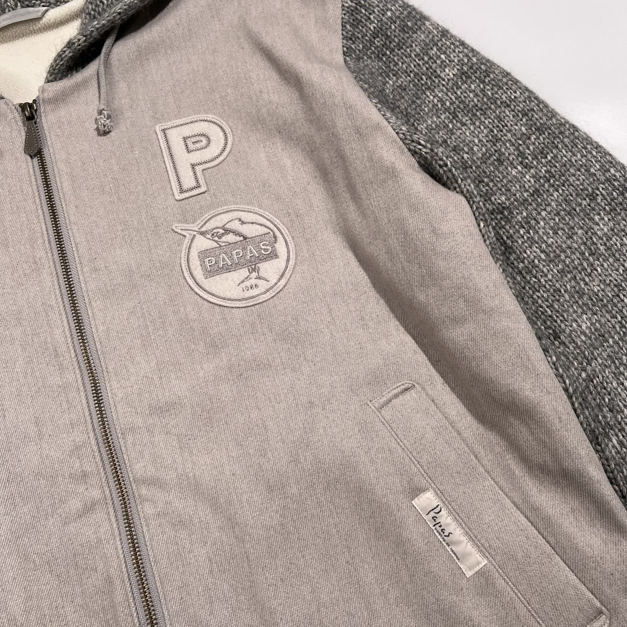 美品 PAPAS パパス フード付き ニット切替 スタジャン 裏フリース ジャケット サイズ 50 L /グレー系/ワッペン付き/メンズ/日本製