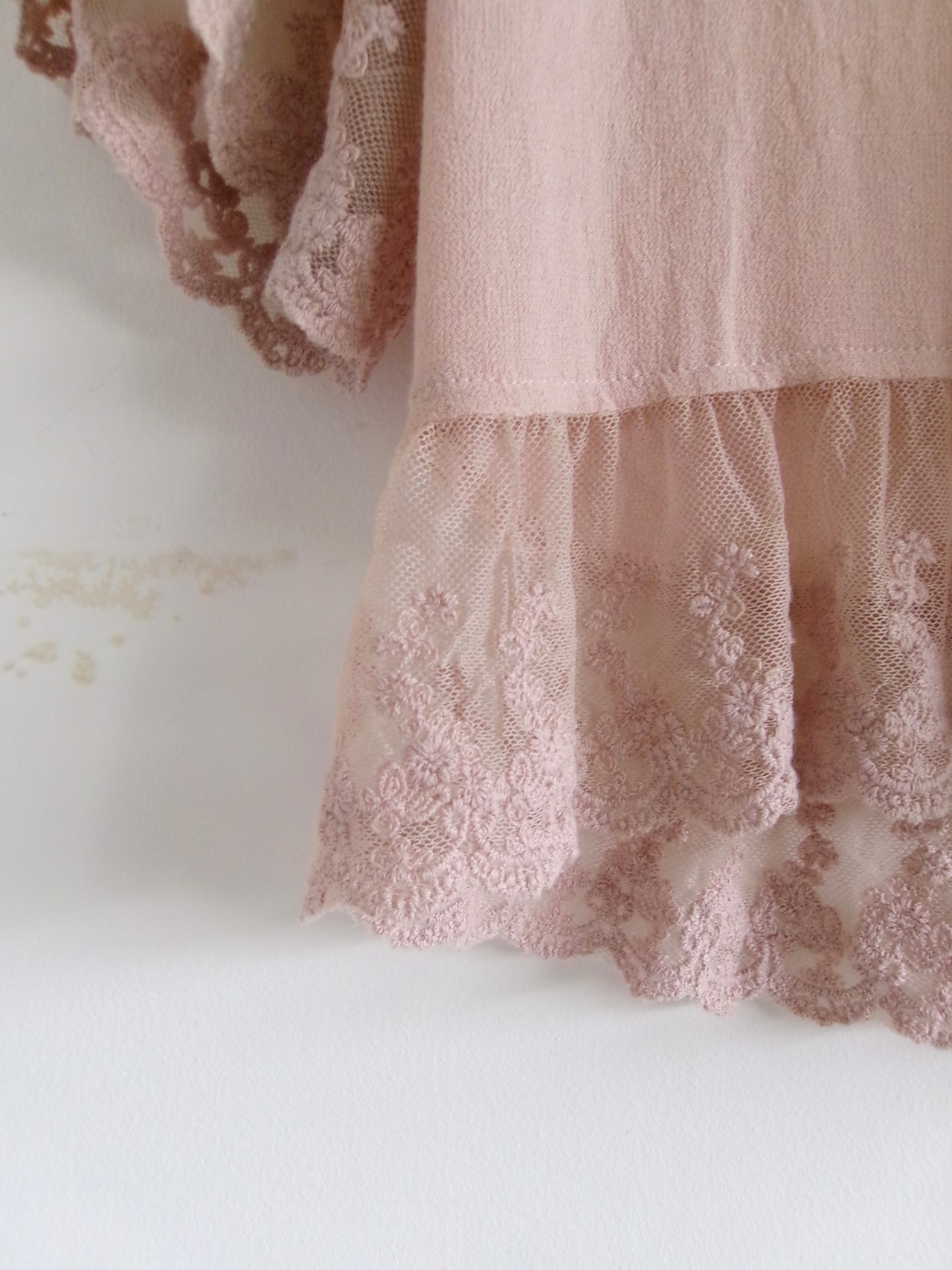 Laced design short blouse | レースショート丈ブラウス