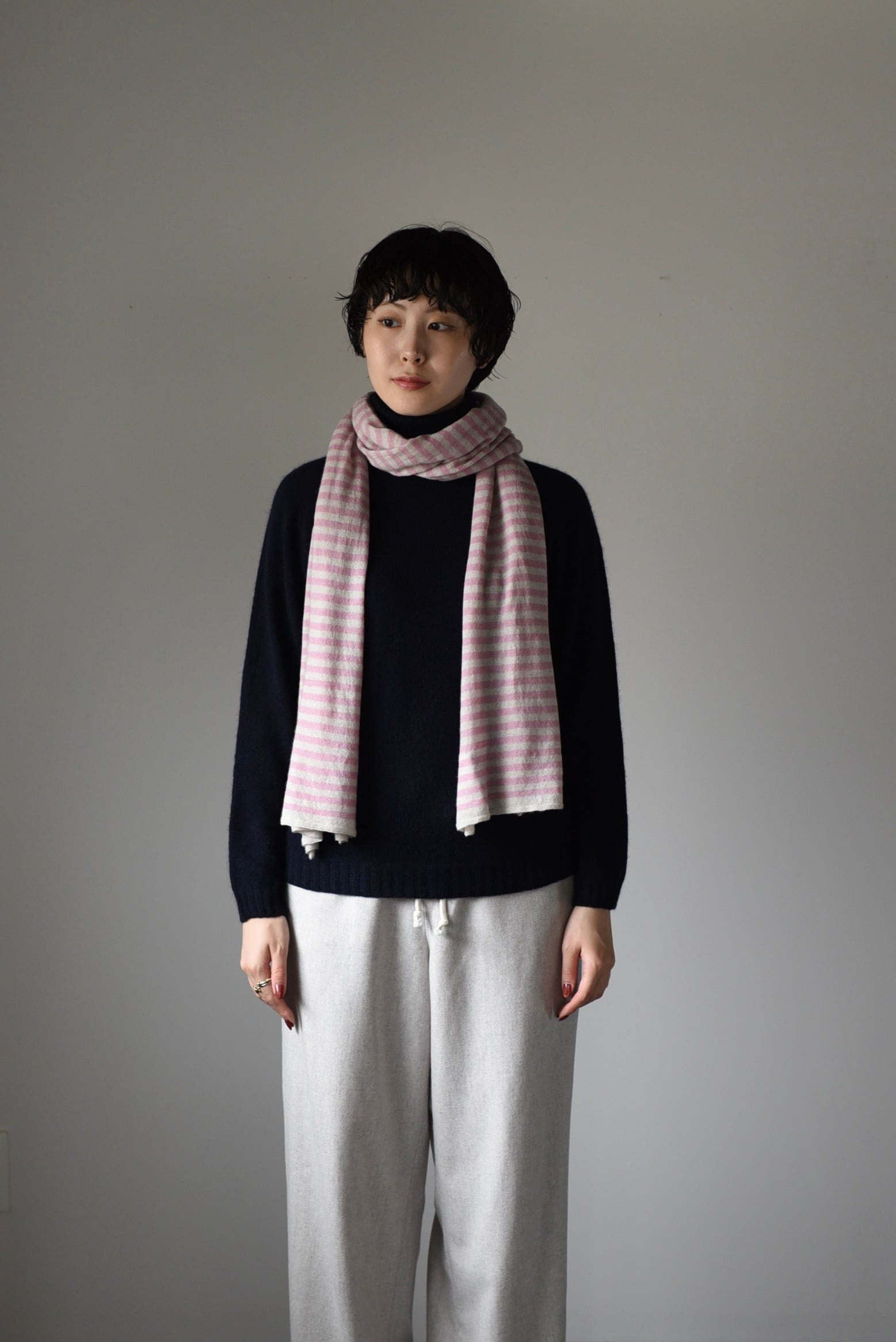 eleven 2nd｜カシミヤタートルネックセーター ｜ネイビー | 岡の oka no