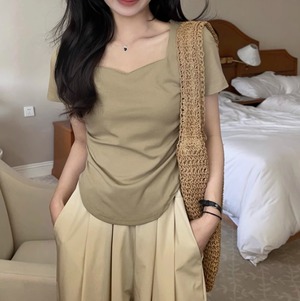 サイドシャーリングTシャツ レディース トップス シャツ Tシャツ 半袖 襟なし ストリート シャーリング かわいい シンプル カジュアル おしゃれ ラフ メンズライク ボーイッシュ スポーティー 存在感 ベーシック アクティブ 無地 春 夏 秋 ロングシーズン 学生 お出かけ アウトドア キャンプ 公園 休日 ショッピング コンサート ライブ 韓国 オルチャン 楽ちん 脚長 プチプラ 普段使い 着回し トレンド 流行 定番 S M L コーヒー ホワイト グレー アプリコット ベーシックカラー 春カラー