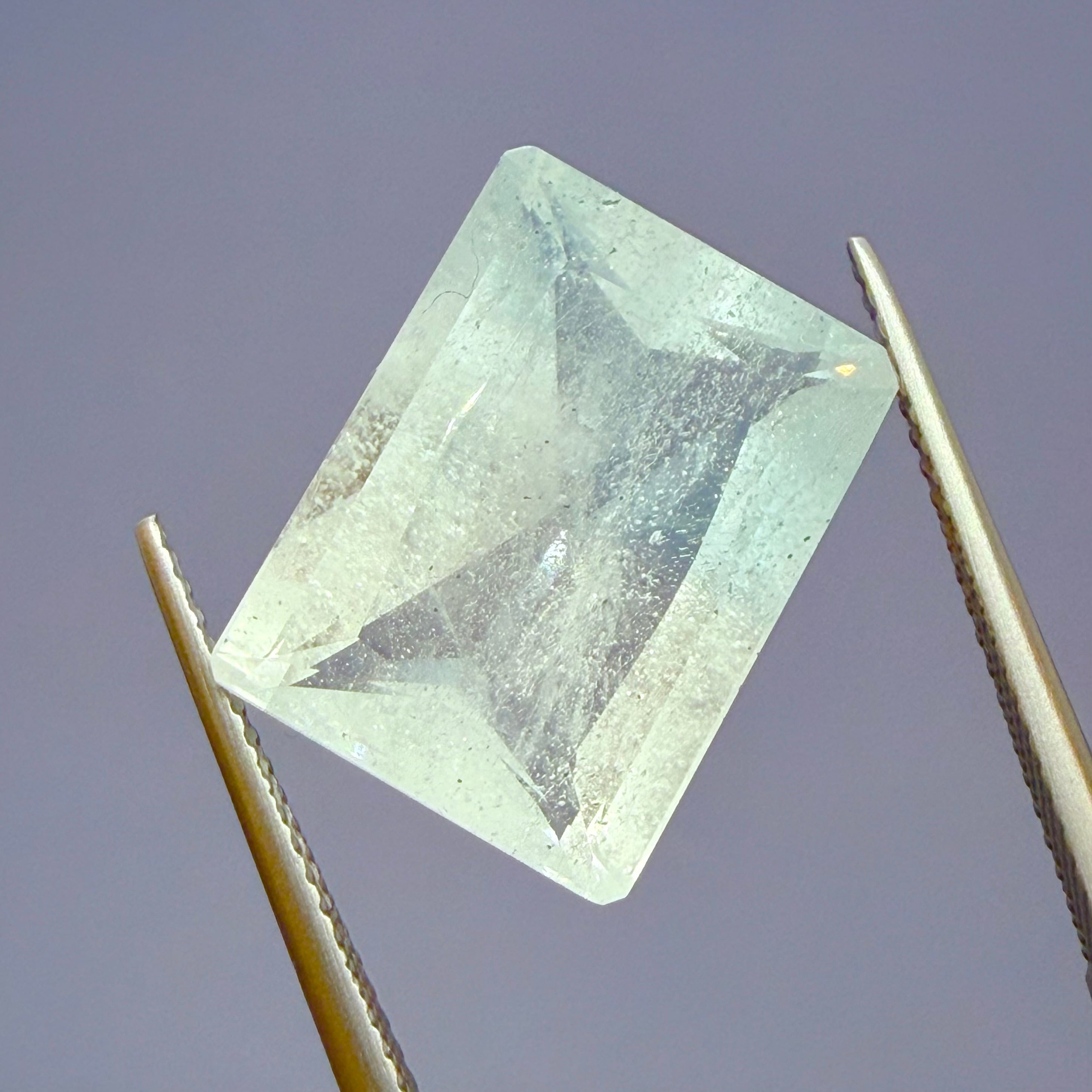 水の中の景色　ナチュラルバイカラートパーズ