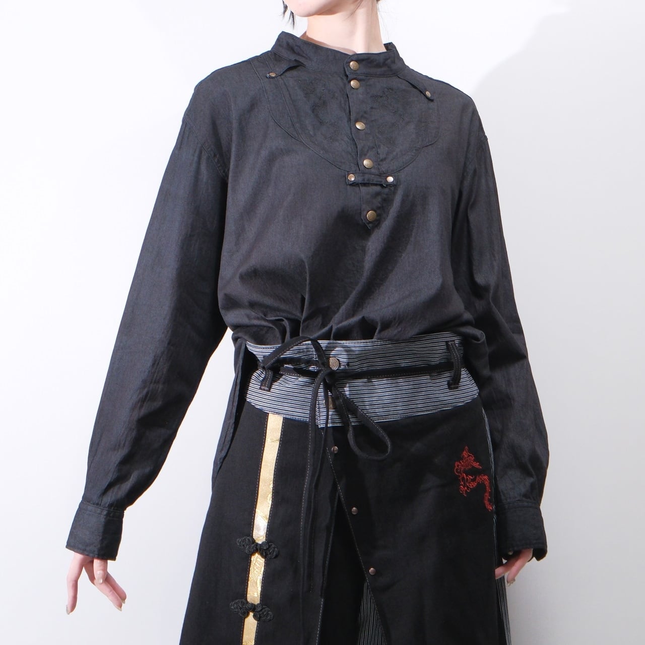 龍刺繍入りヘンリーネックシャツ | Desoro Works