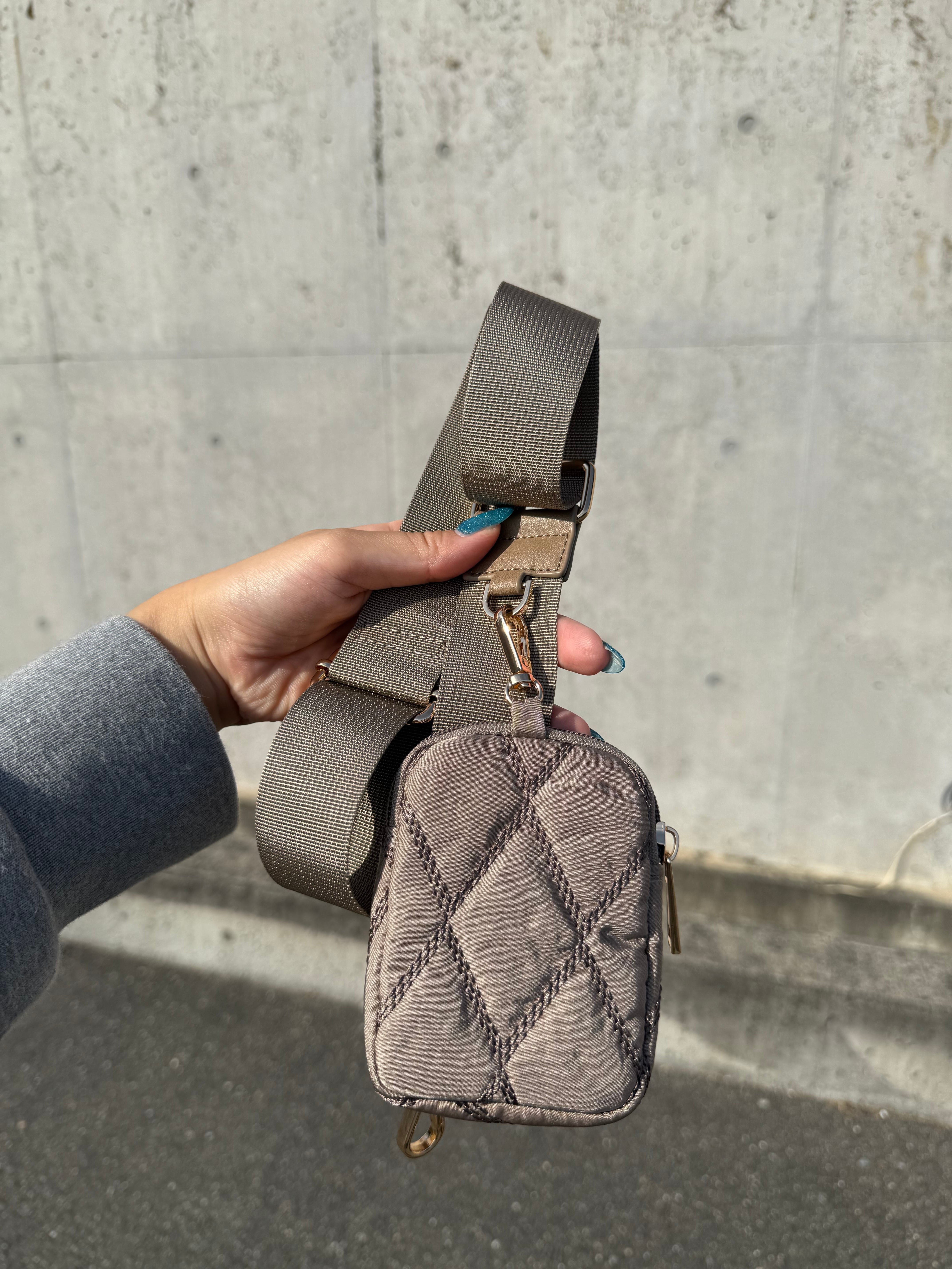 soleil ソレイル　トープイエロー チェーンバッグ　バニティ　財布つき soleile