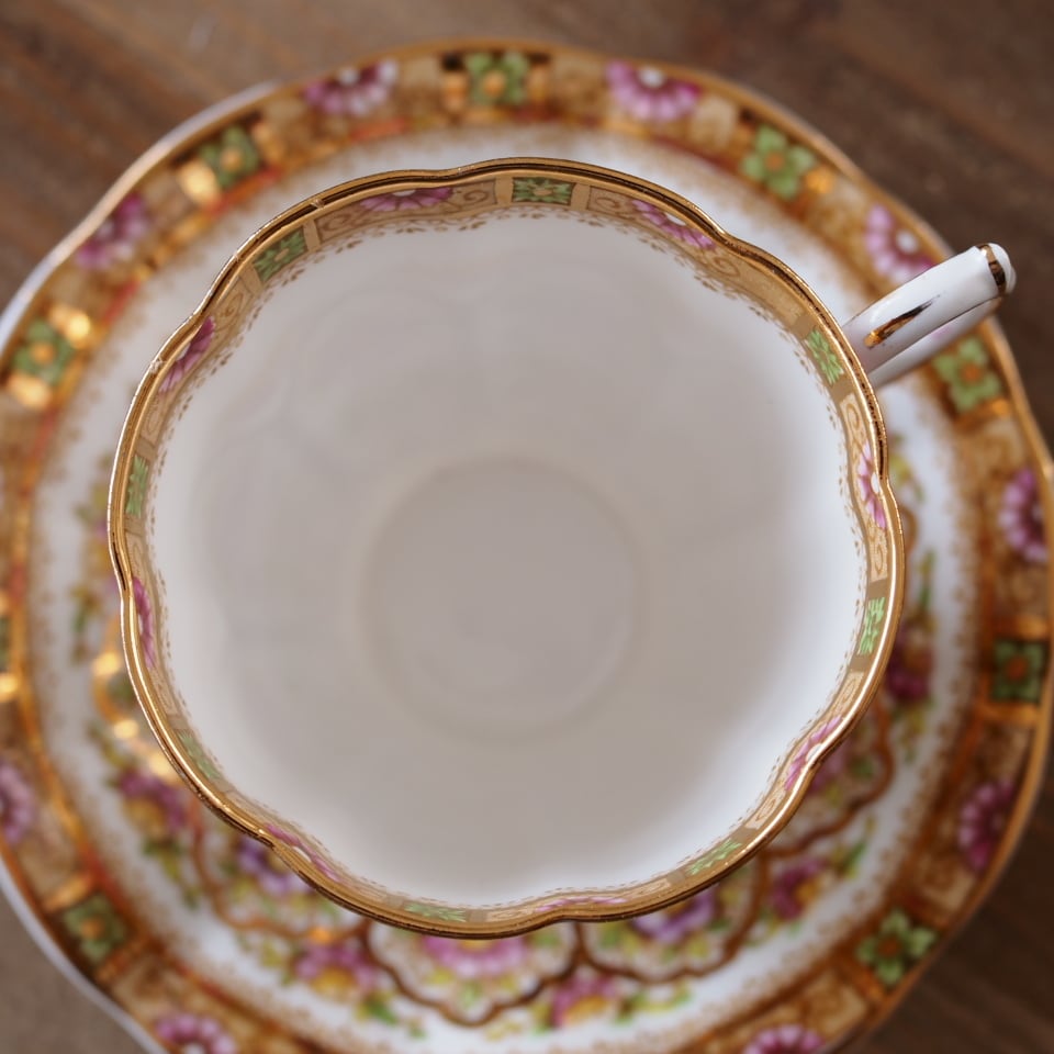 英国ロイヤルアルバート COURT カップ＆ソーサー Bone China 金彩