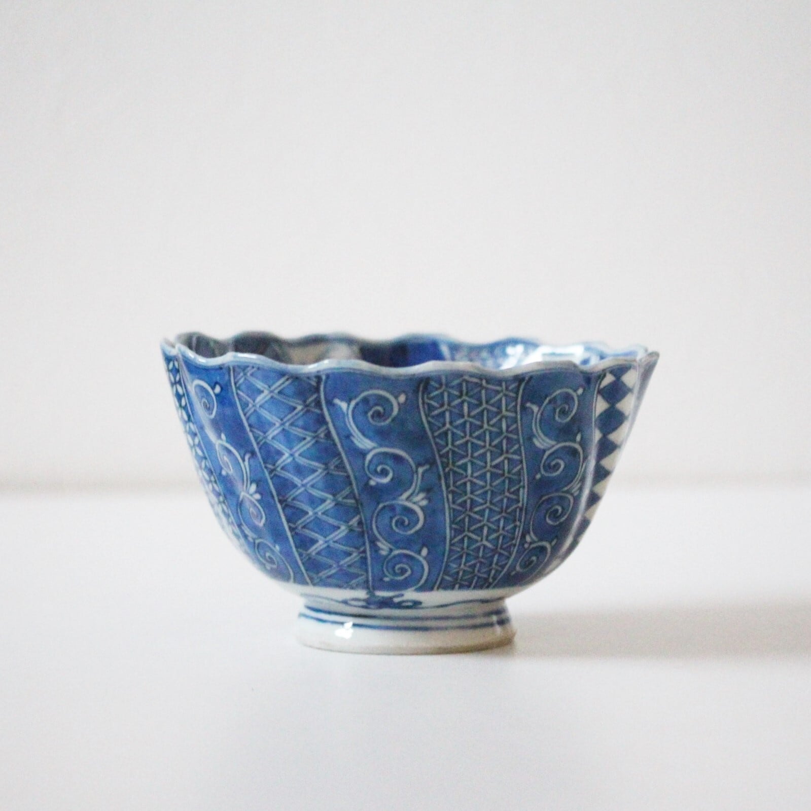 瀬戸染付祥瑞捻文鉢 川本半助 d15.0cm Seto Blue and White 瀬戸染付祥瑞捻文鉢 川本半助 d15.0cm Seto Blue and White